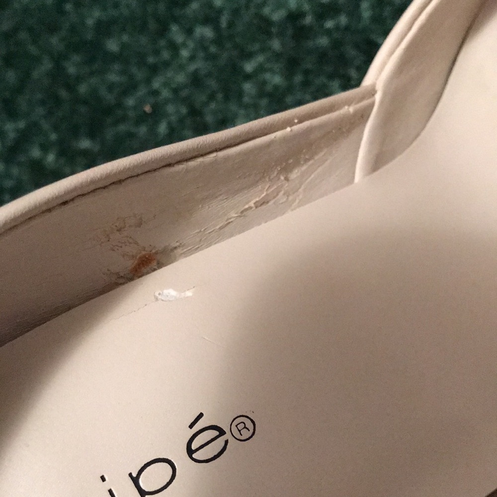 Beautiful Bone Pumps - Picture 6 of 8